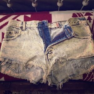 Levi’s Boot Cut Women’s High Wasted shorts